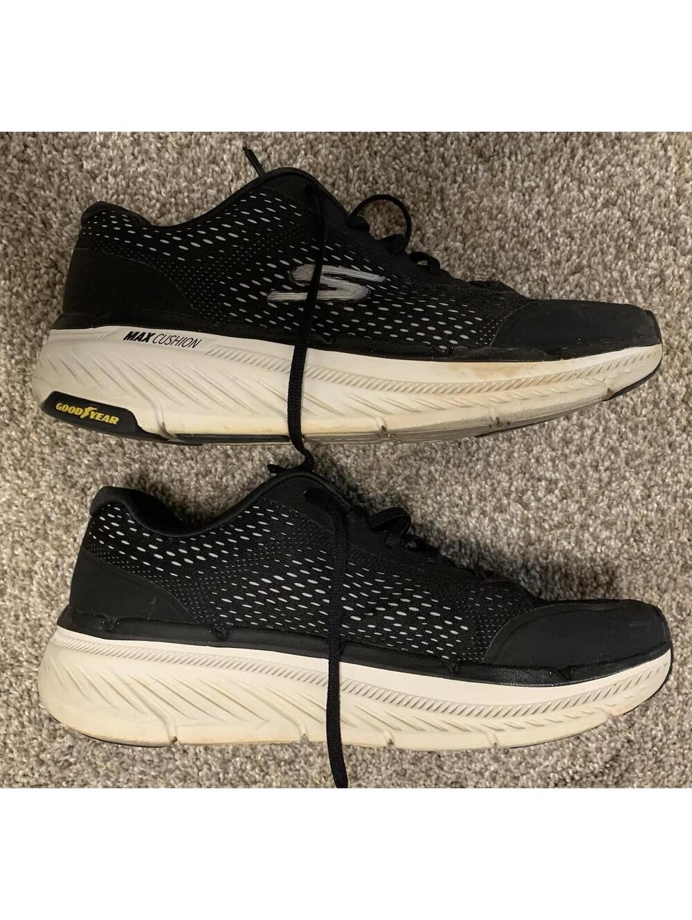 Men’s Size 11 Sketchers Max Cushion Sneakers